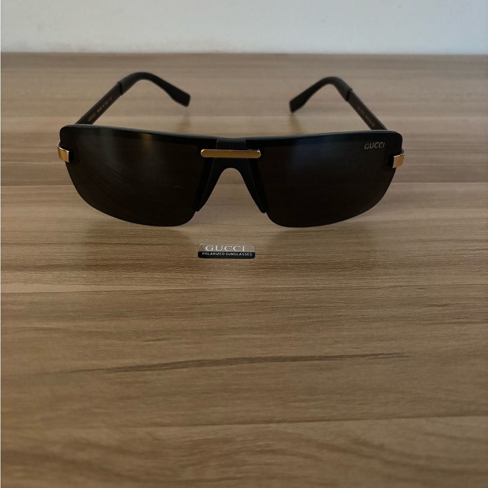 Gucci Black Sunglasses with Gold Detailing - Picture 2 of 4